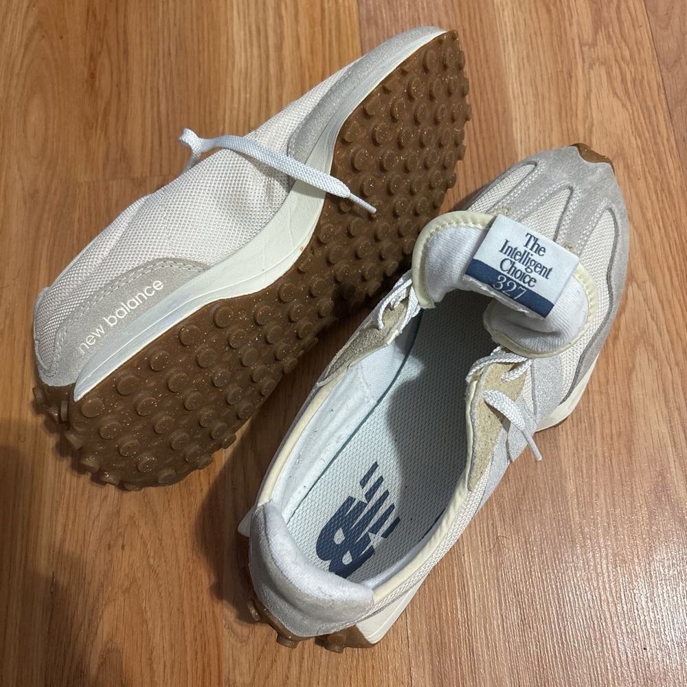 New Balance 327 Trainers